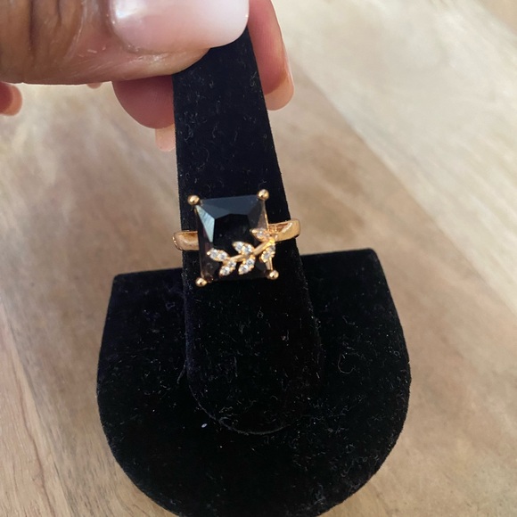 SIZE 8 RING BRIDAL WEDDING RING - Picture 1 of 4